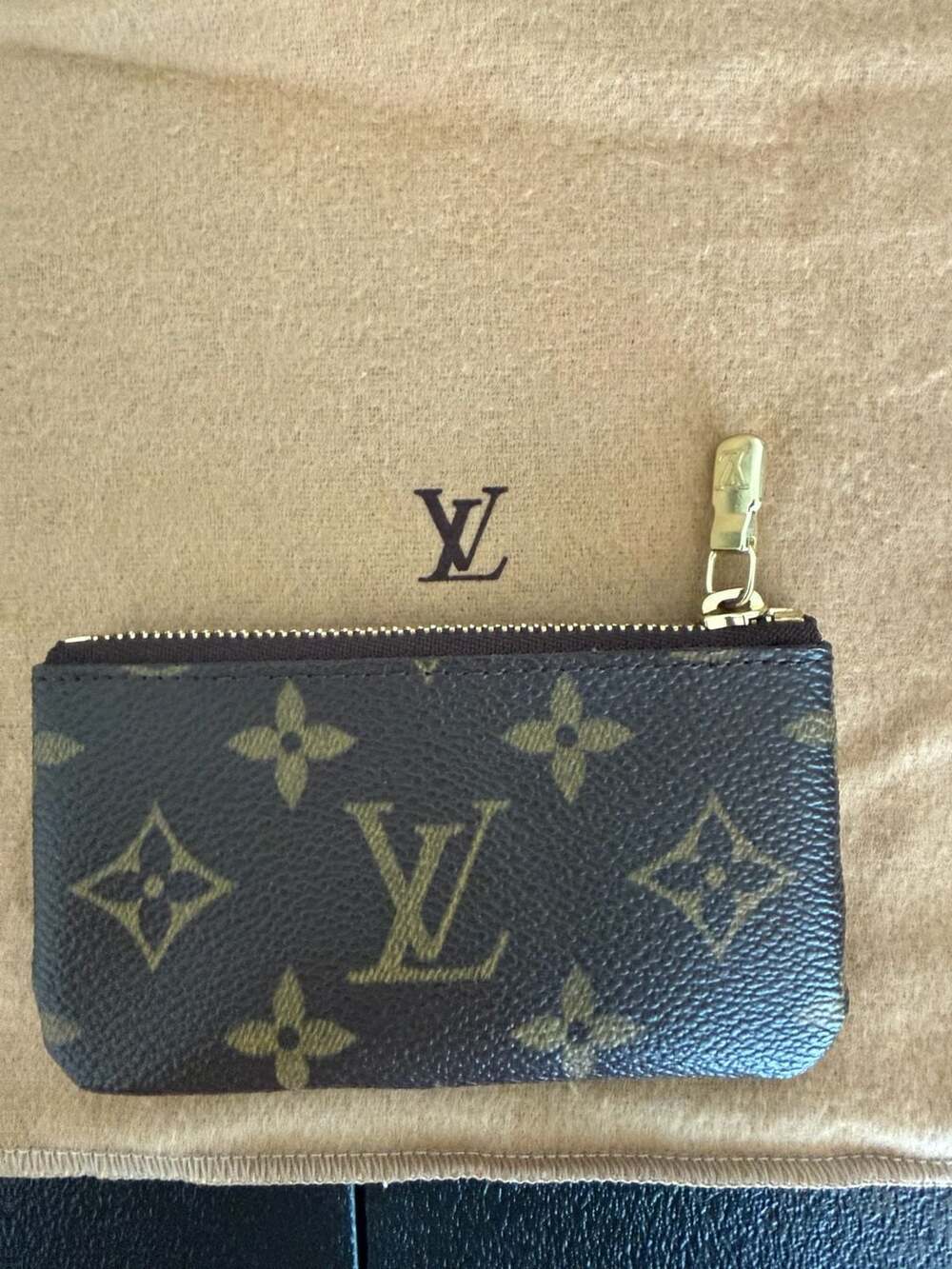 Louis Vuitton Monogram Canvas Key Pouch Cles with dust cover and box - Picture 14 of 16